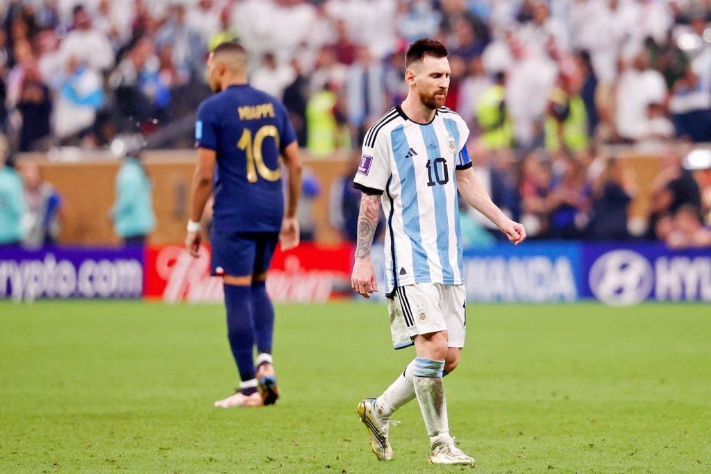Chiều cao Messi - Lý giải biệt danh bọ chét nguyên tử