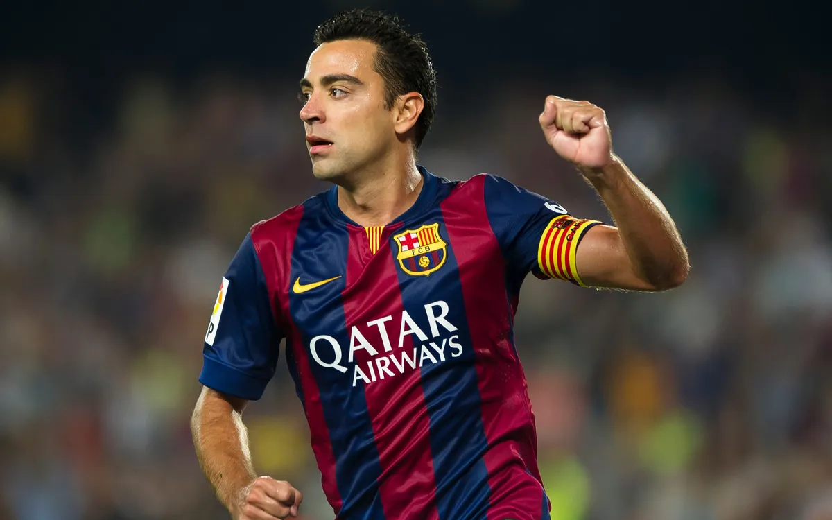 Xavi có tên trong hàng tiền vệ của đội hình xuất sắc nhất mọi thời đại