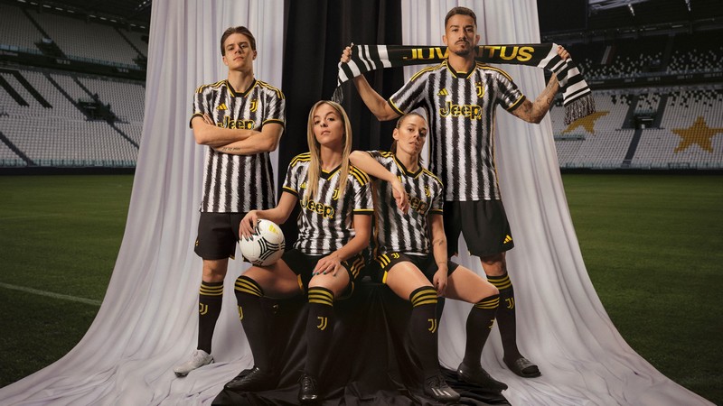 Đội bóng Juventus được mệnh danh là gì?