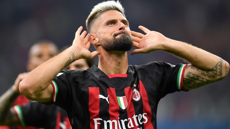 Giroud vẫn miệt mài viết tiếp sự nghiệp lừng lẫy của mình