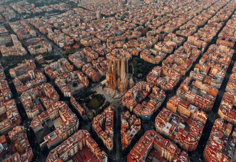 Barcelona là một thành phố giàu văn hóa và du lịch