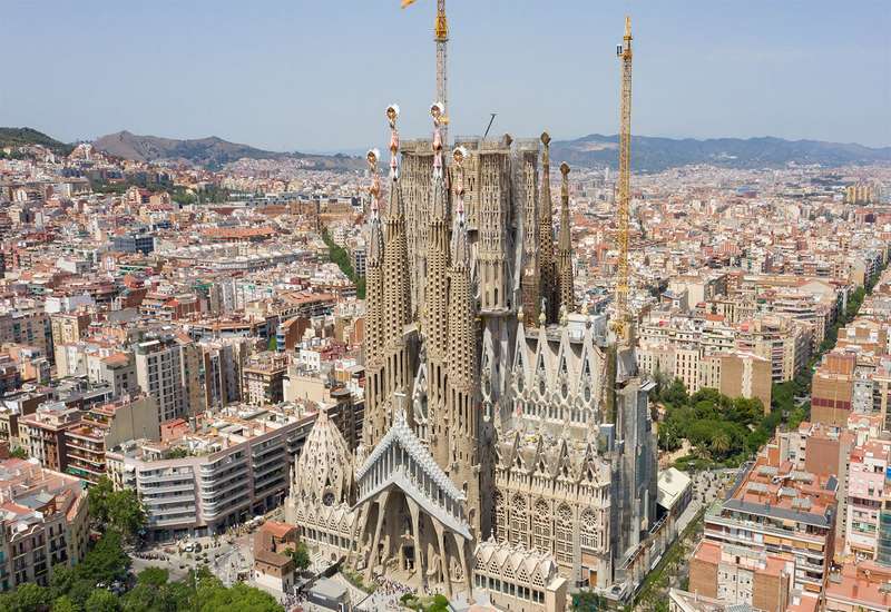 Barcelona là một thành phố thu hút du khách từ khắp nơi trên thế giới