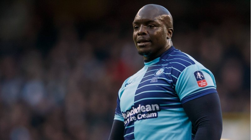 Thân hình đồ sộ của Akinfenwa sẽ khiến đối thủ phải ngán ngẩm
