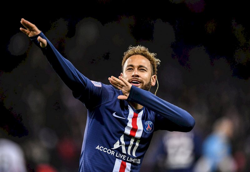 Neymar ăn mừng theo nhiều cách khác nhau