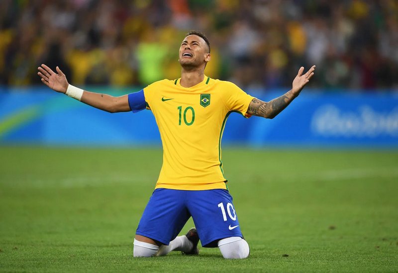 Neymar ăn mừng khi ghi bàn quyết định cho Brazil tại Olympic 2016