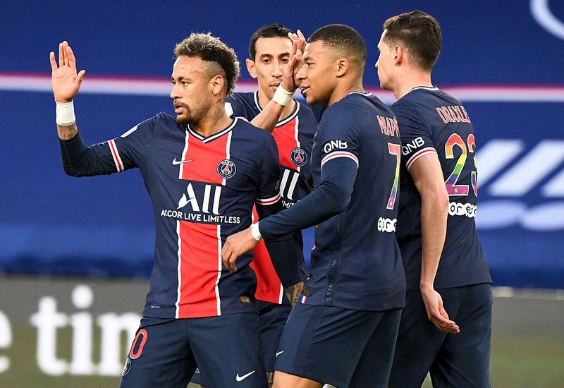Neymar ăn mừng khi ghi bàn cho PSG trong trận thắng Bayern Munich