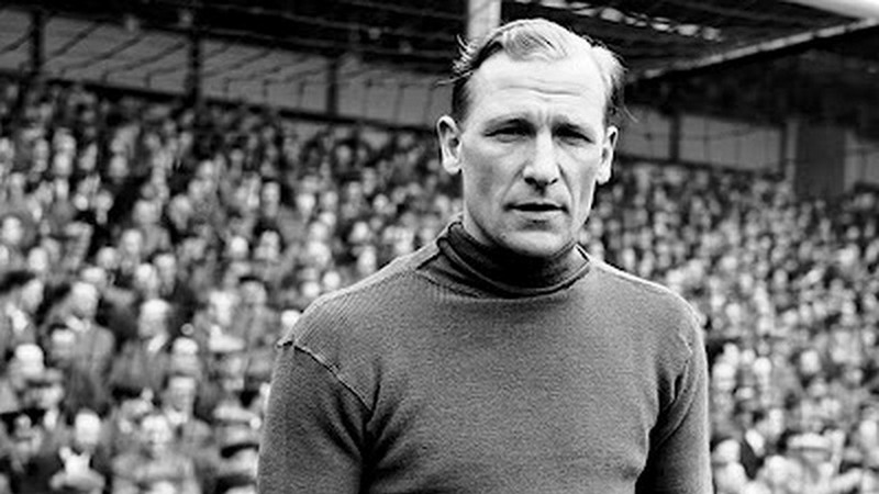 Bert Trautmann là thủ môn hàng đầu trong đội hình Man City