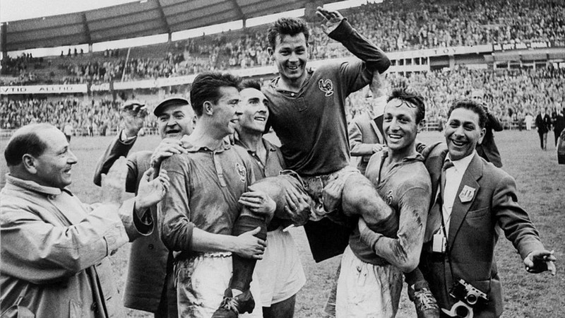 Huyền thoại người Pháp Just Fontaine là cầu thủ ghi được nhiều bàn thắng nhất trong một kỳ World Cup
