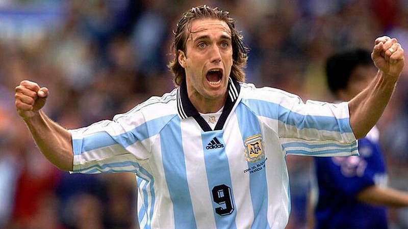 Batistuta cũng từng là một tiền đạo Argentina lừng danh trong quá khứ