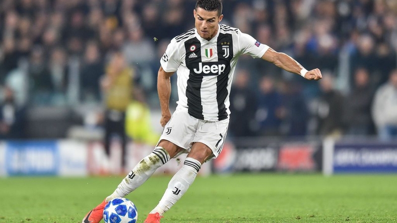 Và Ronaldo chắc chắn cũng là một cầu thủ sút mạnh nhất thế giới