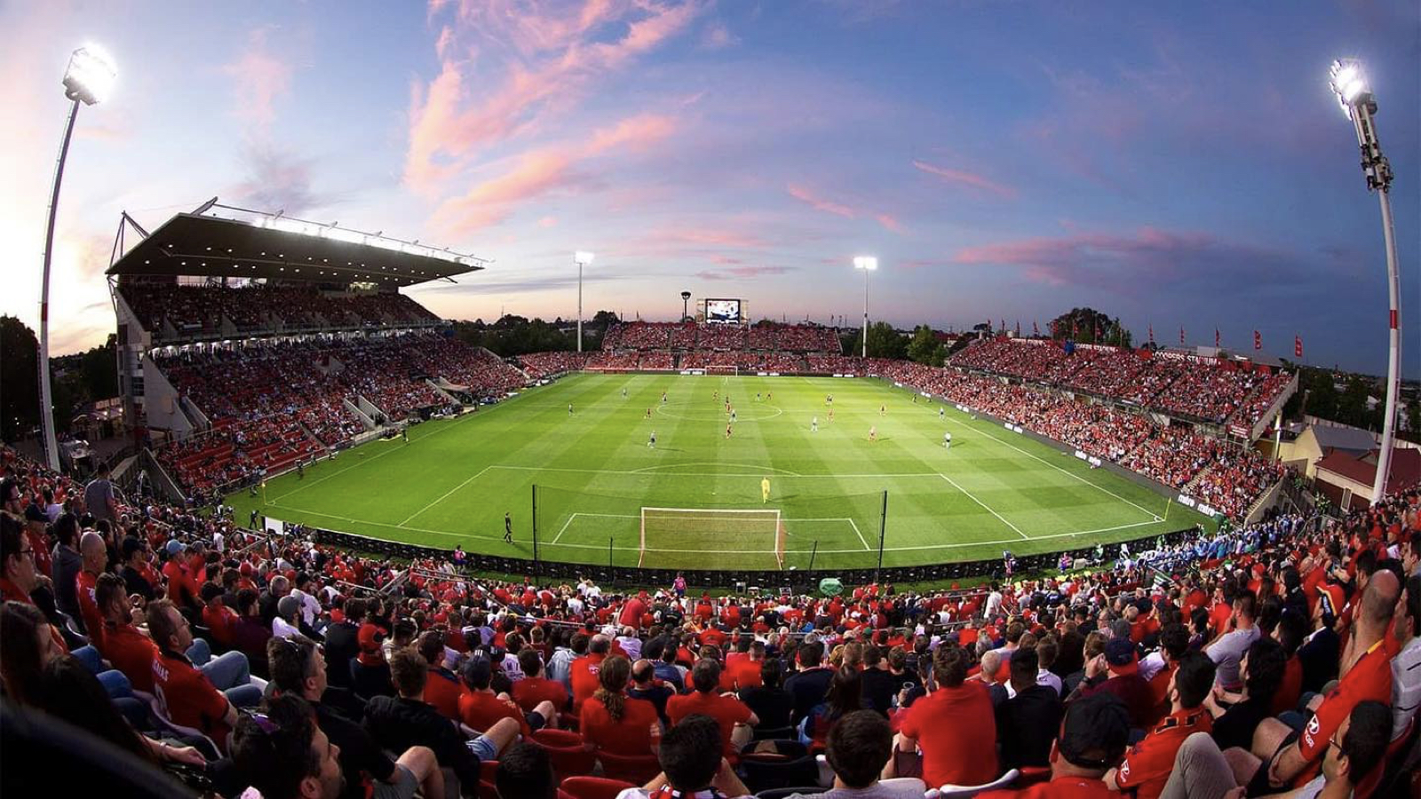 Hindmarsh Stadium, một sân bóng rất ấn tượng và là niềm tự hào của đội bóng này