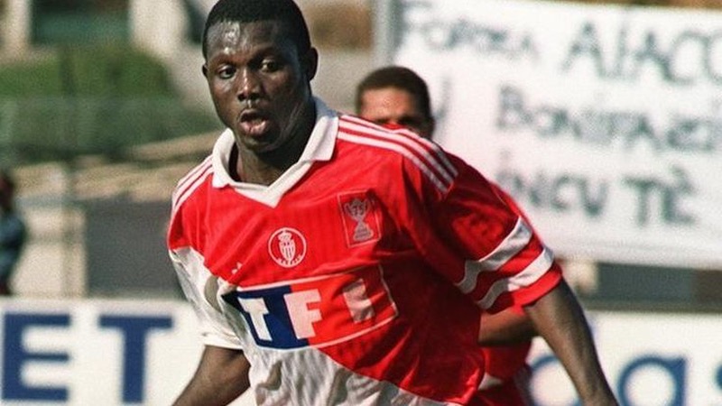 Đương kim tổng thống Liberia từng là tiền đạo Monaco
