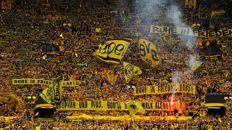 Sân vận động Signal Iduna Park luôn là niềm tự hào của Dortmund