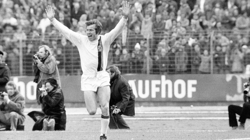 Khi còn chơi bóng, huấn luyện viên Jupp Heynckes từng là một cầu thủ huyền thoại