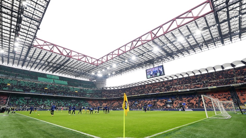 San Siro Stadium hay Giuseppe Meazza thì đều chính xác