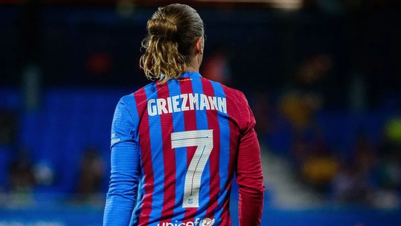 Nhưng đáng tiếc là sai lầm với Barca