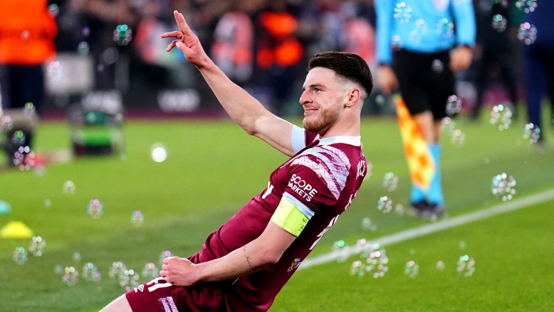 Nhưng sau đó anh lại chọn cách trưởng thành với West Ham