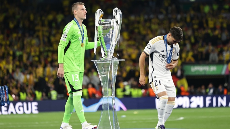 Lẽ ra thì thủ môn Andriy Lunin xứng đáng được nhiều hơn trong mùa giải 2023 - 2024