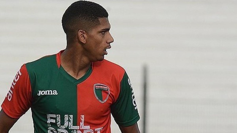 Cầu thủ Ronald Araujo có một hành trình khá thú vị
