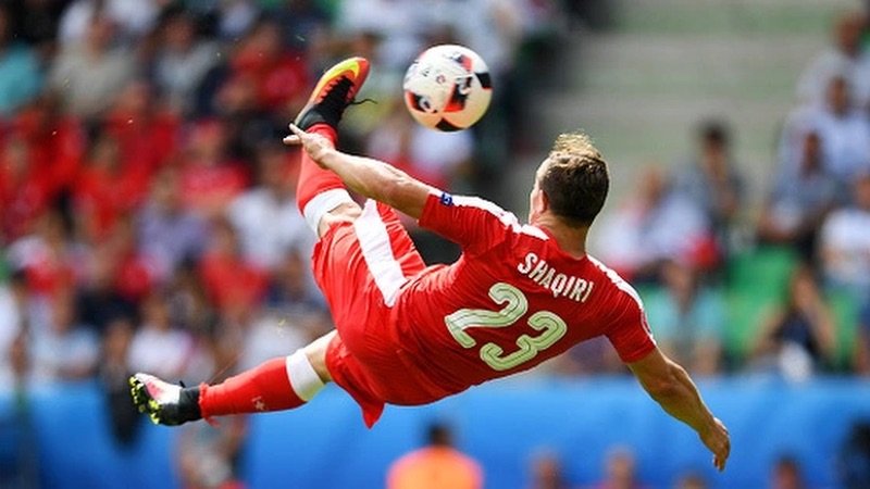 Nhắc đến cầu thủ Xherdan Shaqiri chắc chắn là sẽ nói về những siêu phẩm