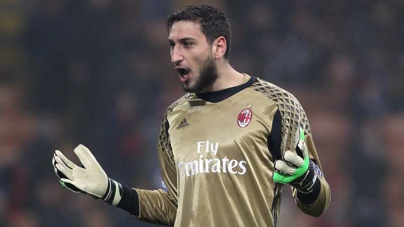 Thủ môn Gianluigi Donnarumma được ví như thần đồng khi xuất hiện với AC Milan