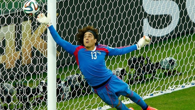 Khi nhắc đến thủ môn Guillermo Ochoa, có lẽ người hâm mộ sẽ nhớ đến những khoảnh khắc khó quên tại World Cup