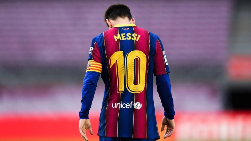 Messi chắc chắn là số 10 Barcelona vĩ đại nhất